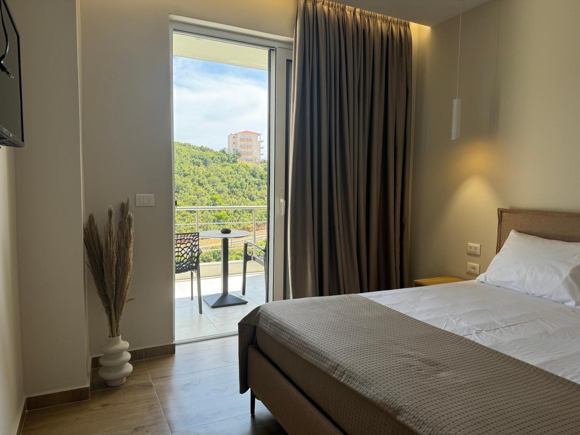 Ion Rooms Himarë Exterior foto