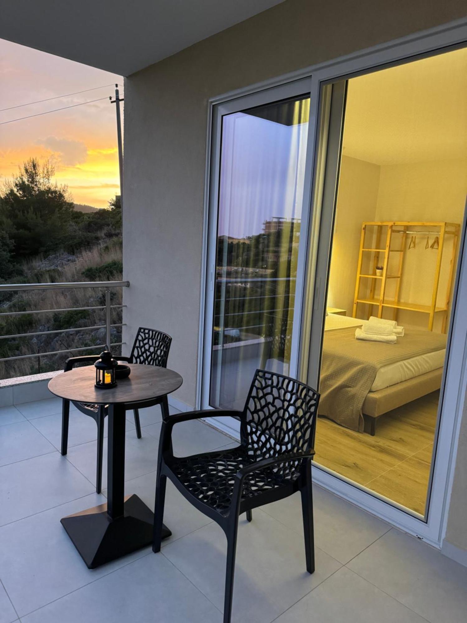 Ion Rooms Himarë Exterior foto